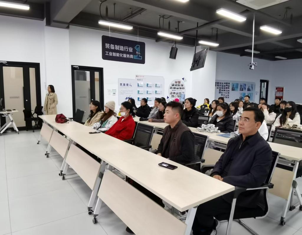 深化校企合作，助力畢業生實習就業——財經學院組織畢業生赴煙臺開發區參觀實習